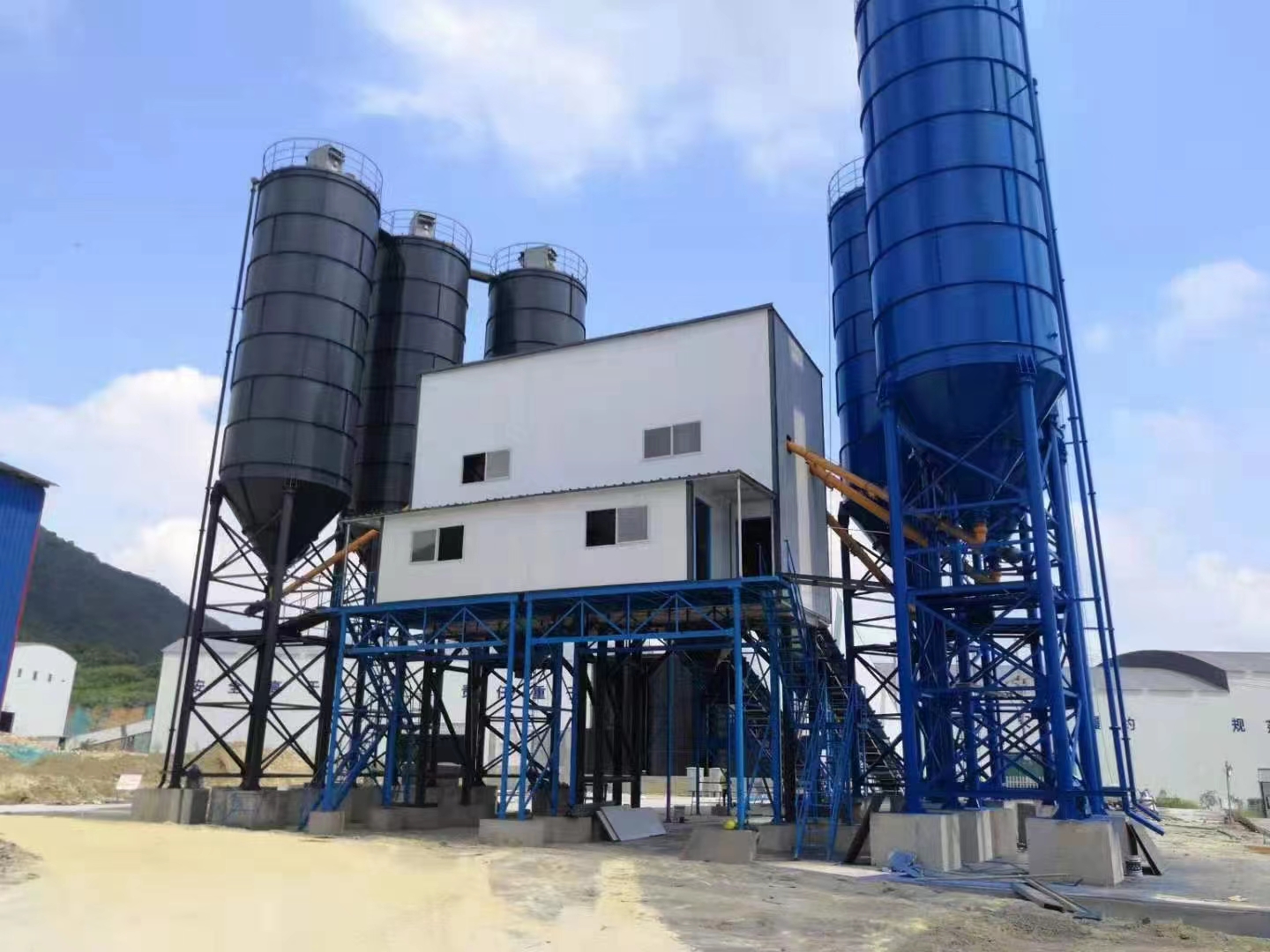 ZhuHong Machinery  in Tongren, Guizhou HZS120 concrete mixing plant site