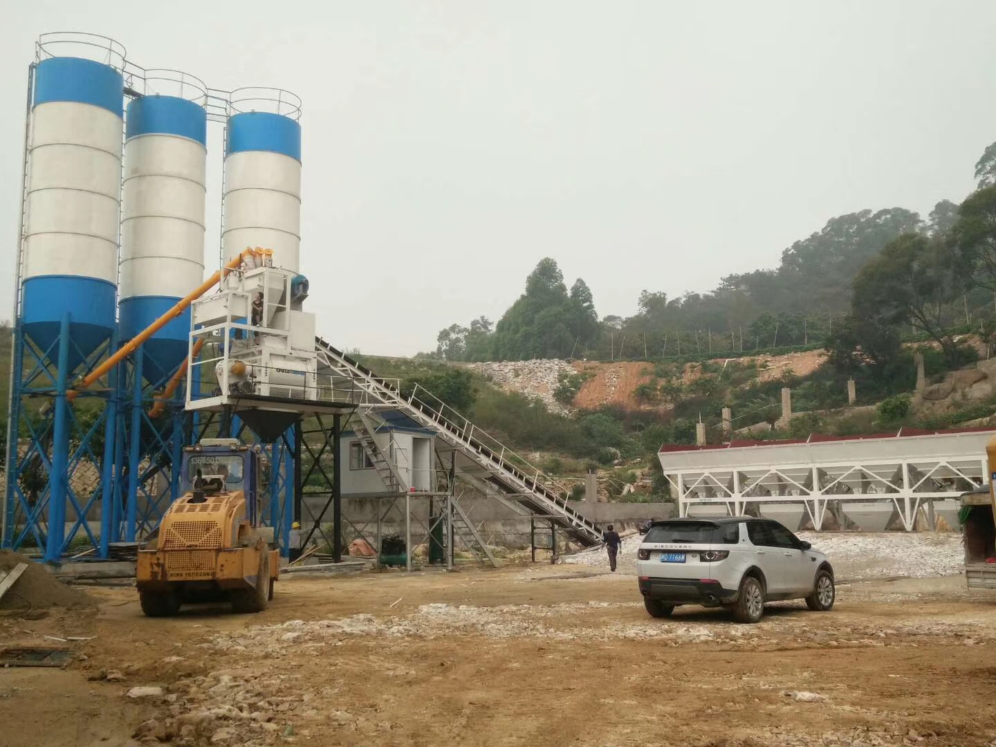 Zhuhong Machinery  in Guangdong Shantou HZS120 concrete mixing plant site